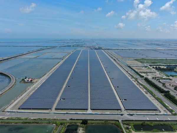 1-SolarEdge 77 MW Taiwan Grootskaalse sonkrag- Ruiqifeng Sonkrag-omskakelaar-verkoelers oplossing